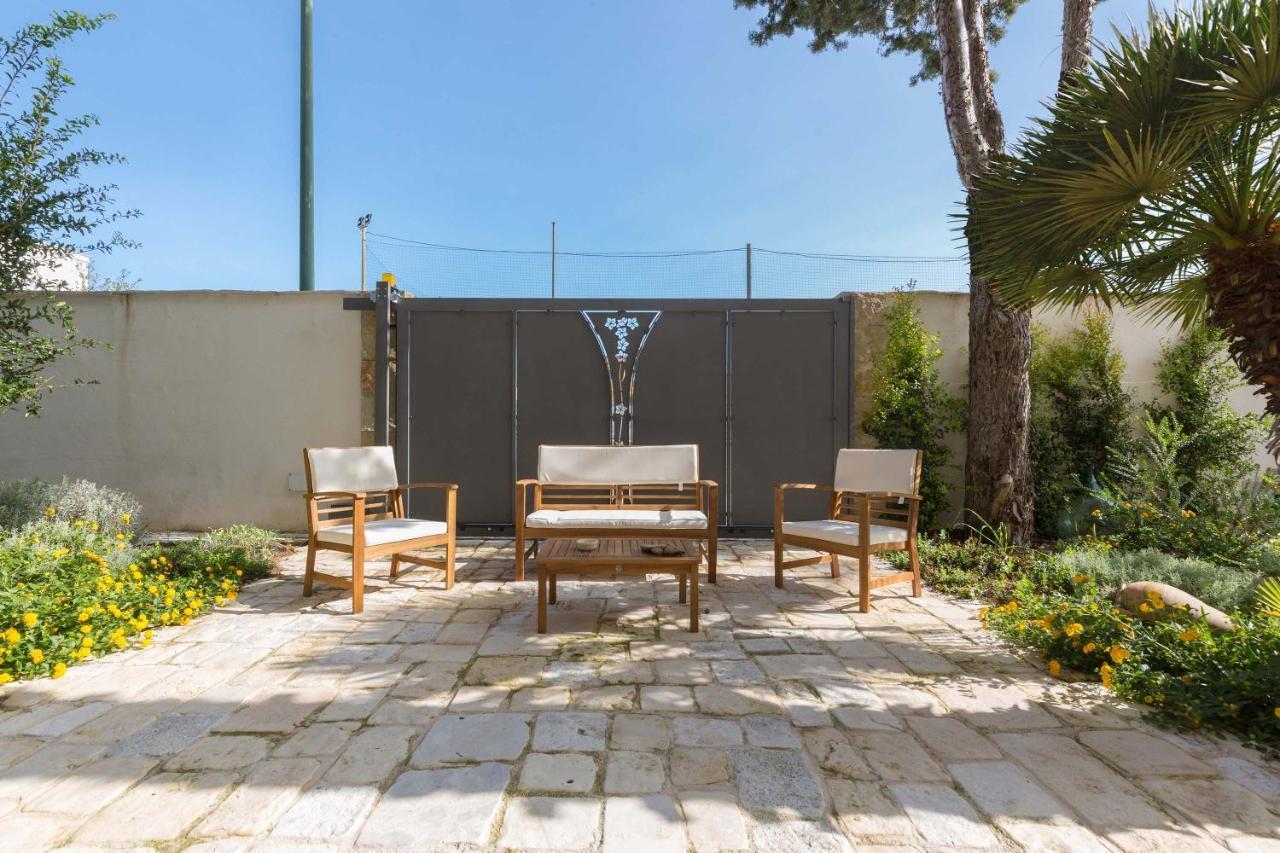 B&B Le Radici Del Salento Luxury Rooms San Pancrazio Salentino Exteriör bild