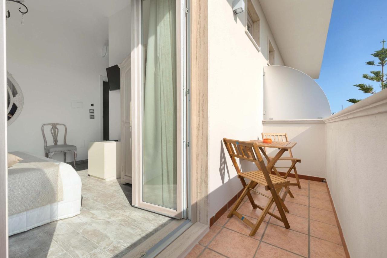 B&B Le Radici Del Salento Luxury Rooms San Pancrazio Salentino Rum bild